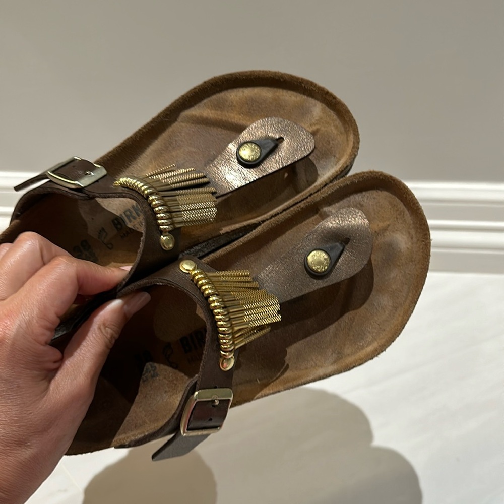 Birkenstock Gizeh in Bronze with Gold Hardware size 38 Lightly worn